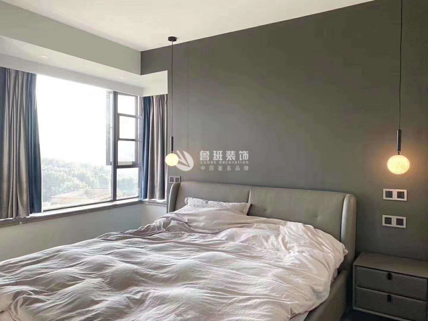 西安(ān)魯班裝(zhuāng)飾東新(xīn)花(huā)園160平米現代輕奢實景主卧實景